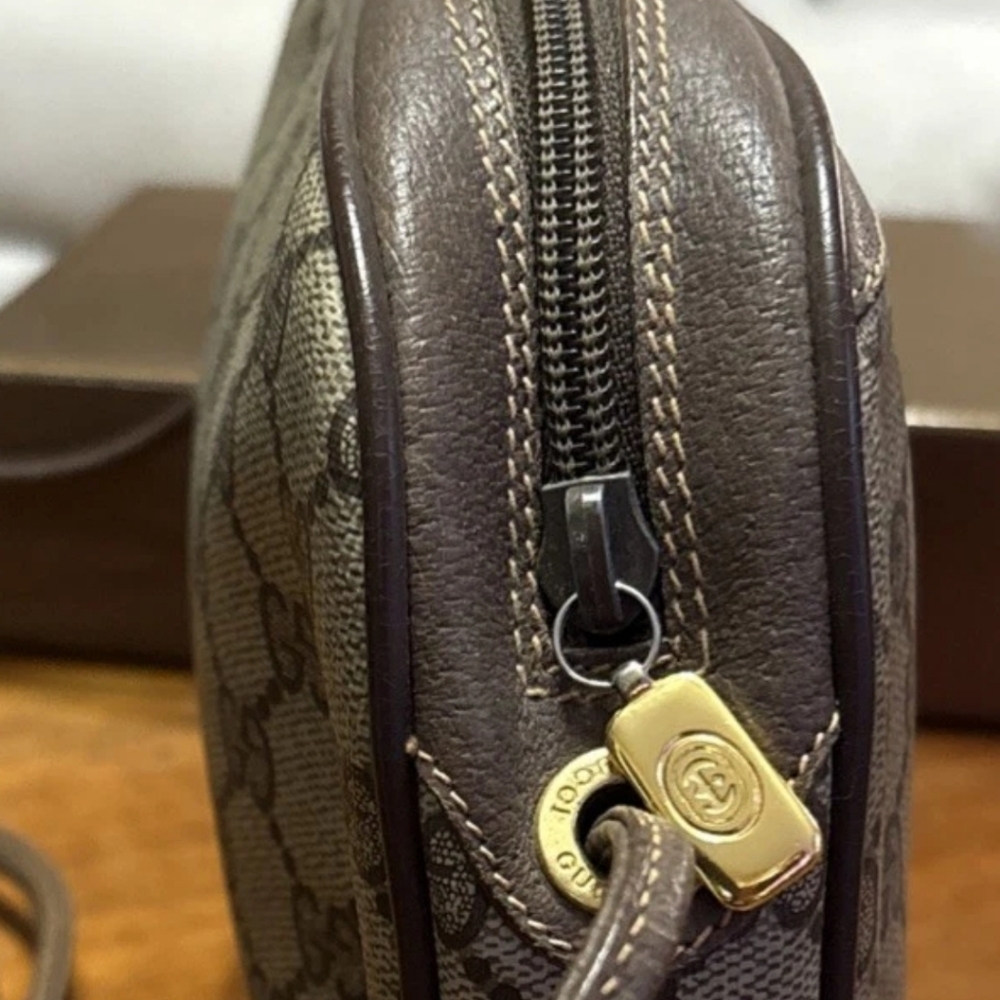AUTHENTIC VINTAGE Gucci Beige and Brown Monogram Bag - Picture 4 of 10